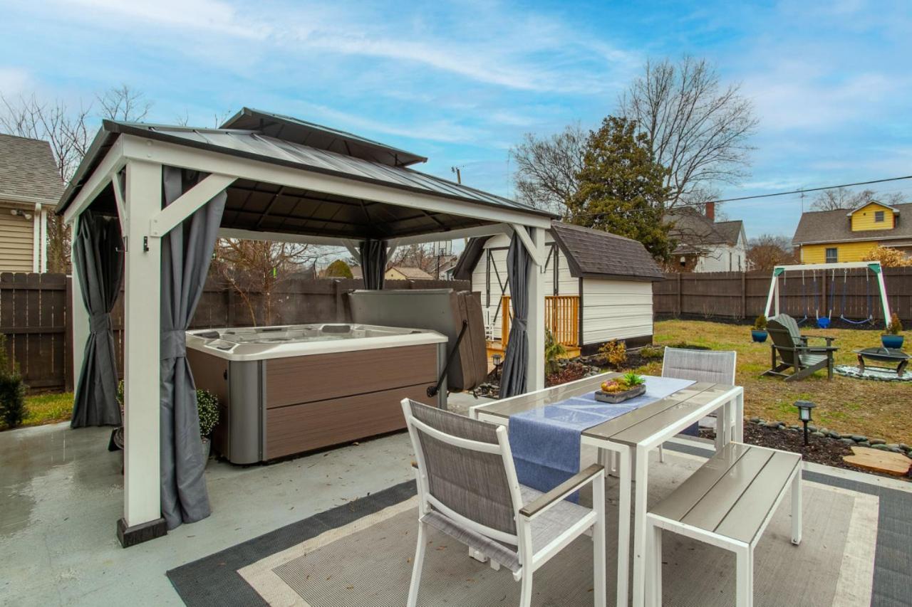 Blue Valley Inn - Hot Tub & Spacious Play Area! Knoxville Exteriör bild