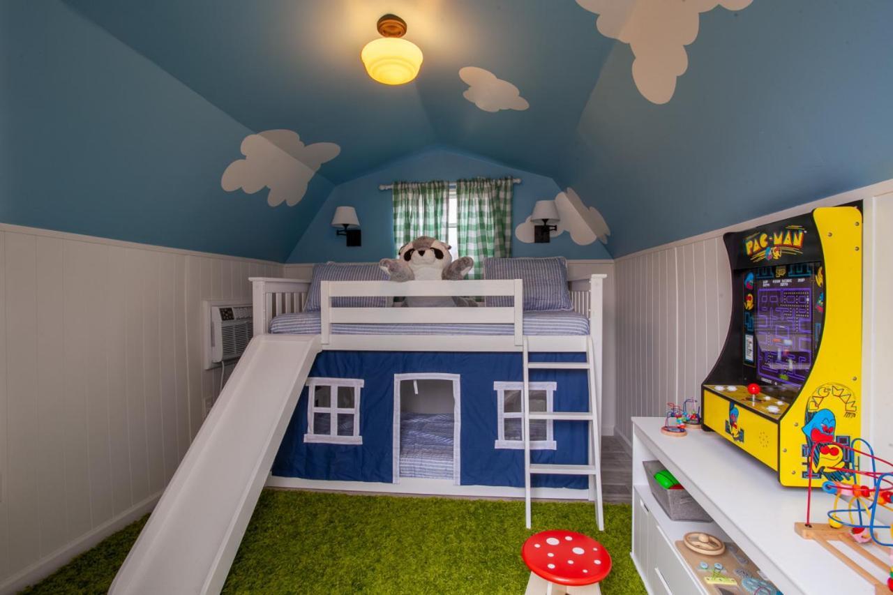 Blue Valley Inn - Hot Tub & Spacious Play Area! Knoxville Exteriör bild