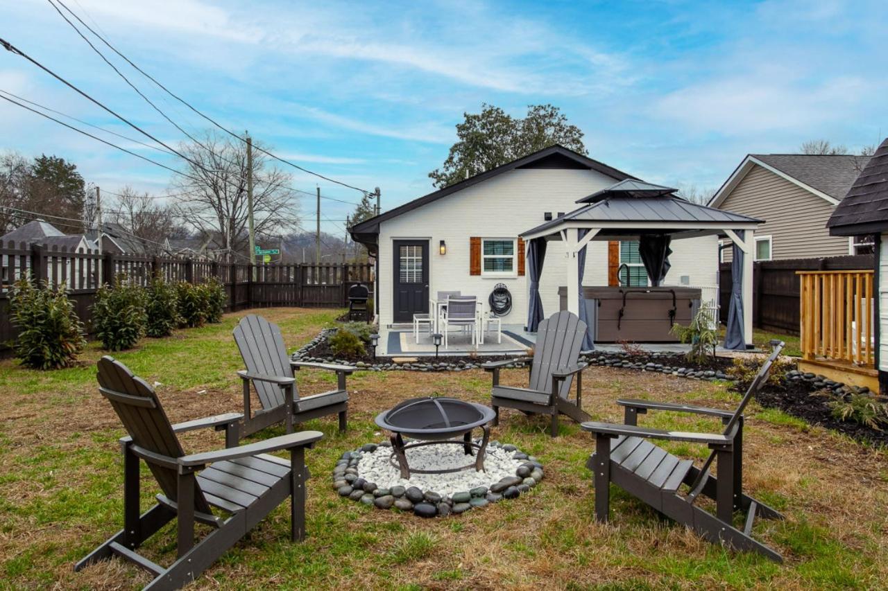 Blue Valley Inn - Hot Tub & Spacious Play Area! Knoxville Exteriör bild